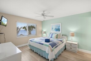 2 bedrooms, iron/ironing board, free WiFi, bed sheets - Watch the Sunset from Your Gulf-Front Balcony (Siesta Key)