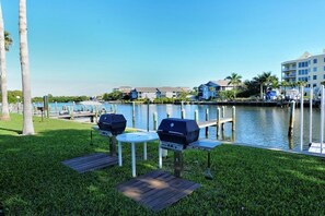 Property grounds - Beachfront View and Lovely Sunsets - A210, Free Boat Docks & WiFi (Siesta Key)