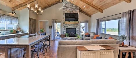 Televisión, chimenea, videojuegos y futbolito