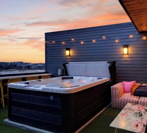A rooftop patio with a hot tub, outdoor seating, and string lights. - The Great Gatsby and Girls Night Out by Avantstay Sleeps 24 + Hot Tub + Speakeasy Lounge + Lux Kareoke + Near Downtown (Nashville)