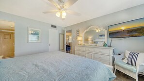 2 bedrooms, iron/ironing board, travel cot, free WiFi - Siesta Sand & Sunsets-Breathtaking Beach Views-B204-2 BR, 2 BA condo (Sarasota)