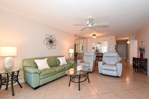 Smart TV - Ocean Breeze & Gulf-Front Views Await (Sarasota)