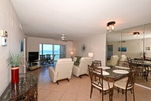 Smart TV - Ocean Breeze & Gulf-Front Views Await (Sarasota)
