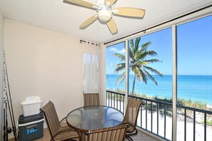 Outdoor dining - Ocean Breeze & Gulf-Front Views Await (Sarasota)