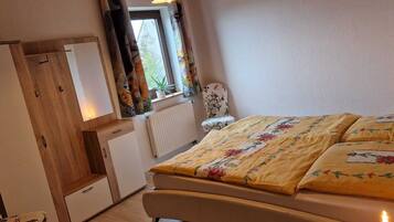 3 bedrooms, iron/ironing board, travel crib, free WiFi