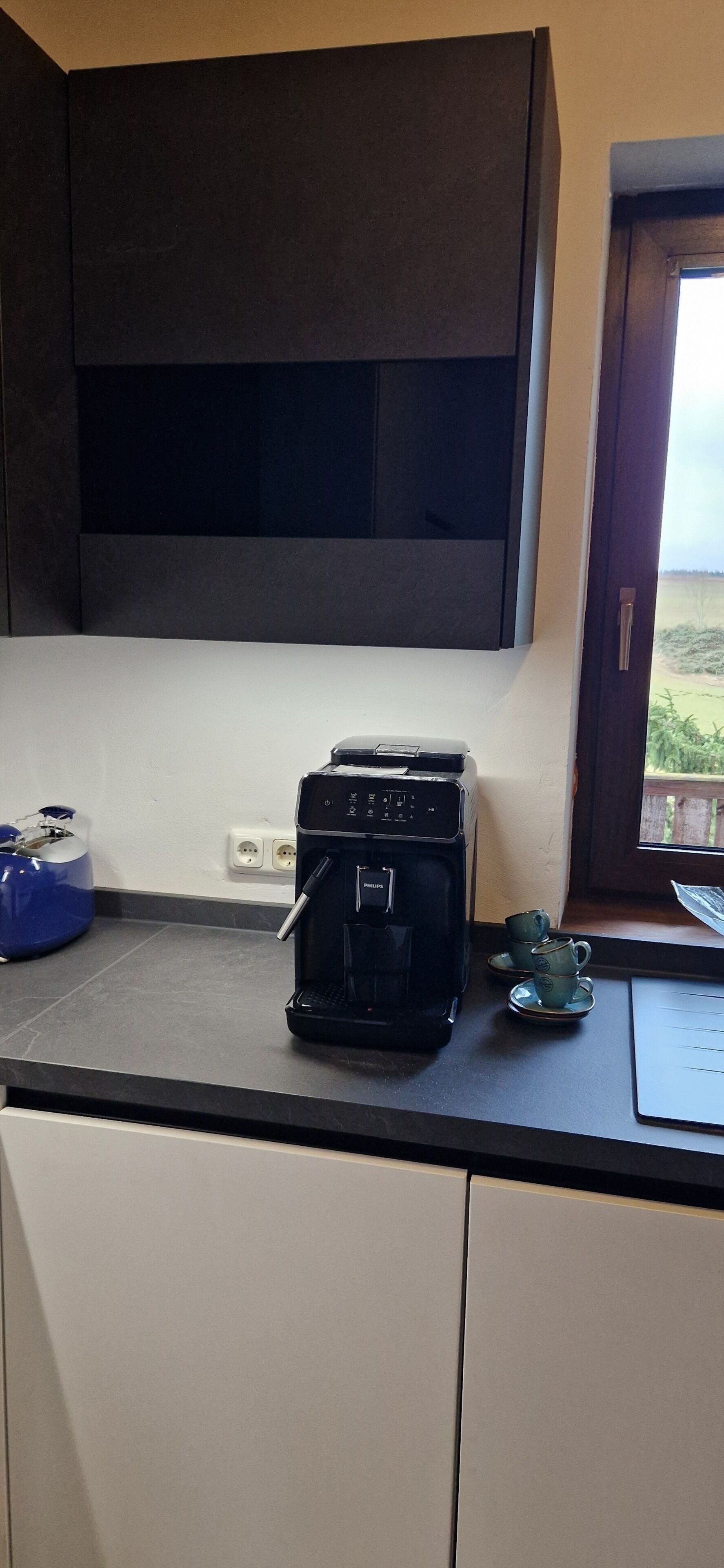 Piano cottura, lavastoviglie, carta assorbente