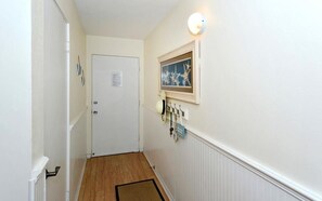 Interior - First Class with Gulf View & Sunsets - B213, Free Boat Docks & WiFi (Sarasota)