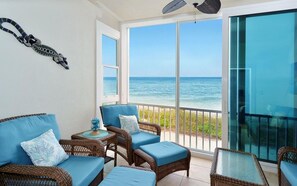 Smart TV - First Class with Gulf View & Sunsets - B213, Free Boat Docks & WiFi (Sarasota)