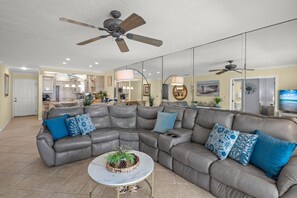 Smart TV - Corner condo beautiful view - Stay Where the Gulf is Your Backyard (Sarasota)