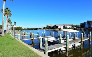 Marina - Beachfront Condo With Gorgeous Sunset Views – B206 | Includes Free Boat Dock (Sarasota)