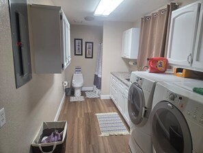 Family House | Bathroom - Lake Eufaula Family 4BR with Game Room (Georgetown)