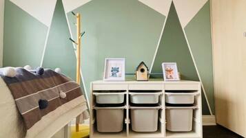 2 habitaciones, tabla de planchar con plancha, wifi y ropa de cama