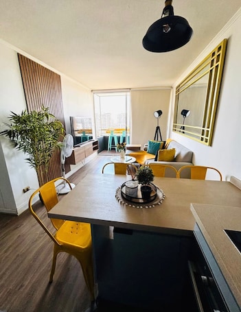Interior. Cozy apartment with independent access! (Excellent connectivity)