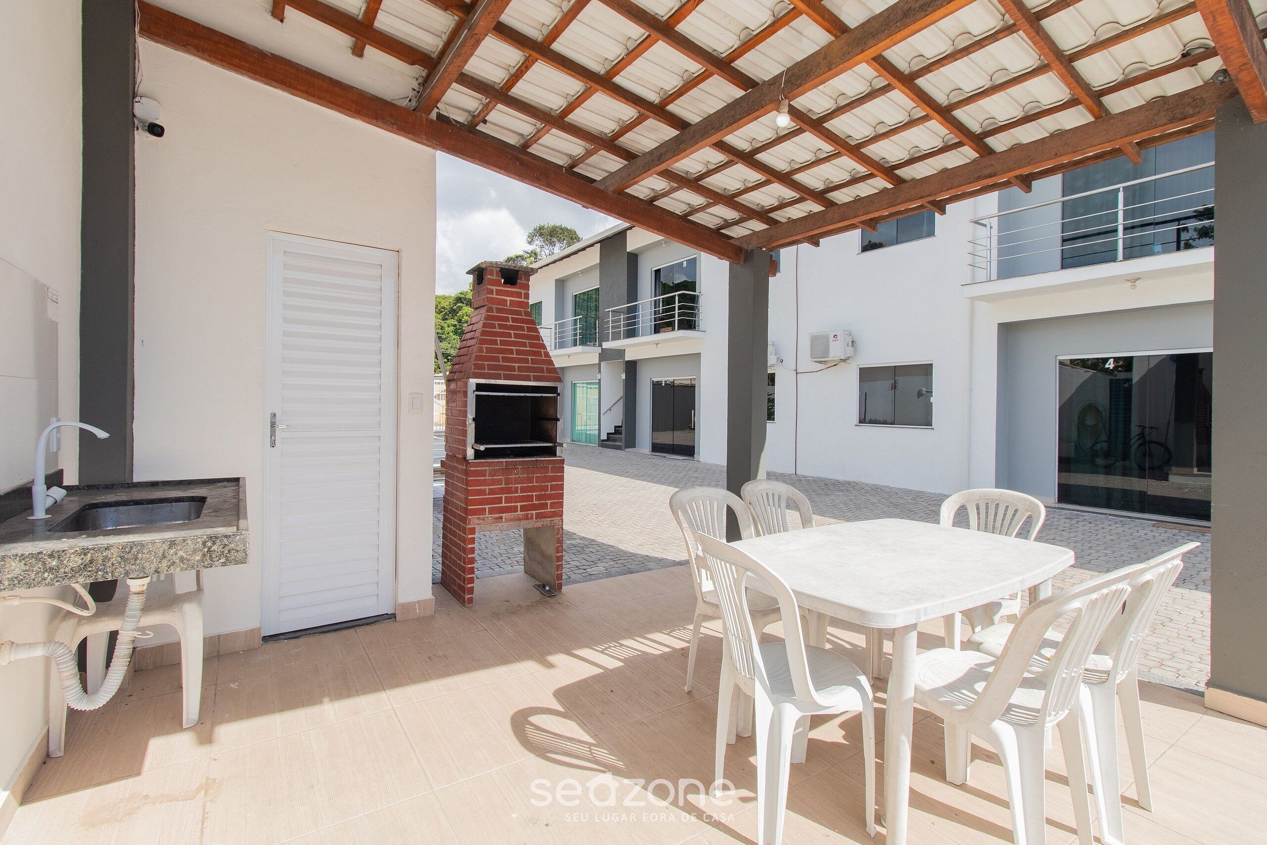 Apartemen Basic | Tempat makan outdoor