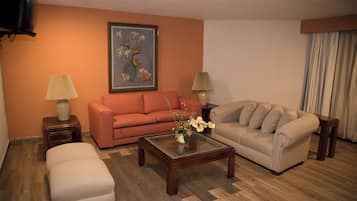 Basic Suite, 2 Double Beds, Garden View | Living area