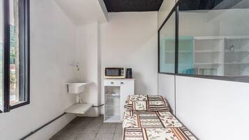 Apartment, Smoking