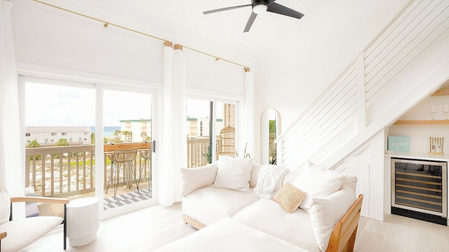 2 Condos Steps to Beach, Ocean View, Shared Pool The Sea Chord & Salt Haus