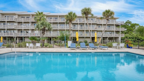 2 Condos Steps to Beach, Ocean View, Shared Pool The Sea Chord & Salt Haus
