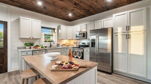 House (4 Bedrooms) | Interior - White Pines by Avantstay Family Retreat Game Room + Wraparound Porch + Hot Tub (Sevierville)