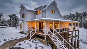 House (4 Bedrooms) | Interior - White Pines by Avantstay Family Retreat Game Room + Wraparound Porch + Hot Tub (Sevierville)