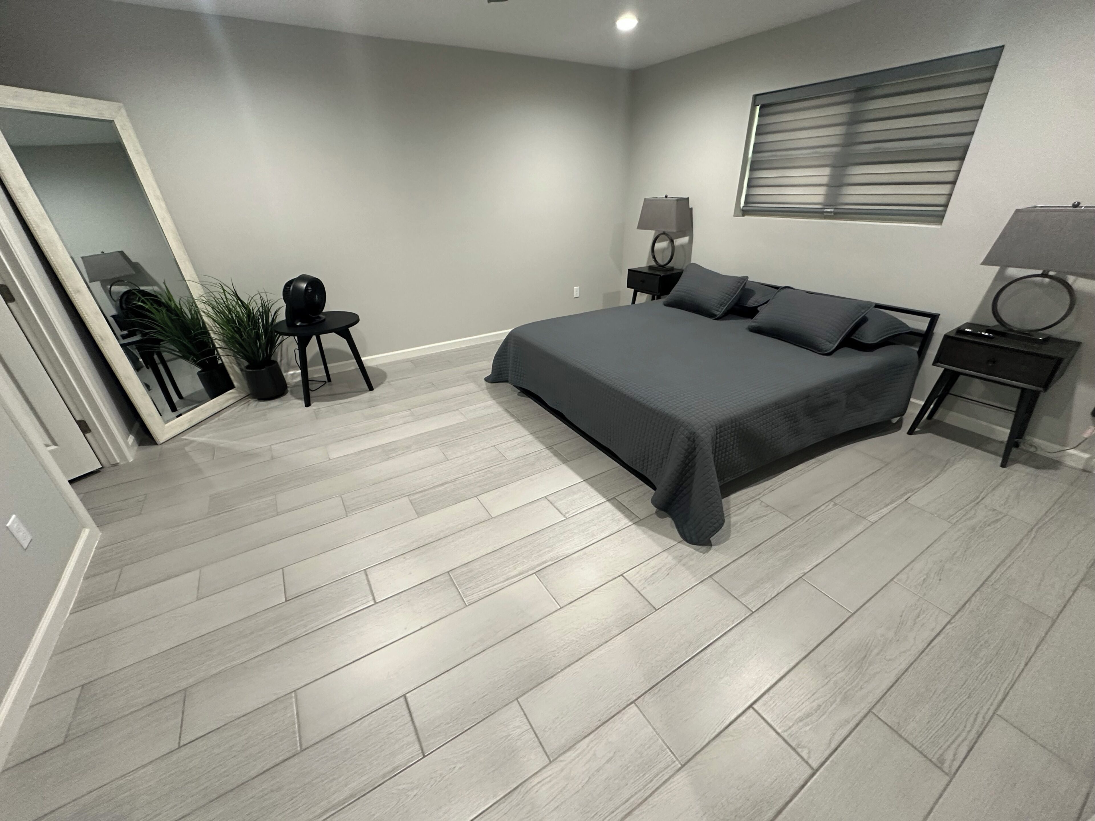 3 habitaciones, tabla de planchar con plancha, wifi y ropa de cama 