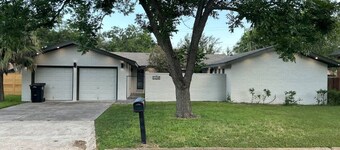 NuSpace:Beautiful 3-BR 2 Bath - house with AC/Heat & Sunroom in fabulous Weslaco