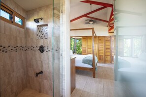 Shower, hair dryer, towels, toilet paper - Stunning Ocean View at Kahakai House in Guiones (Nosara)