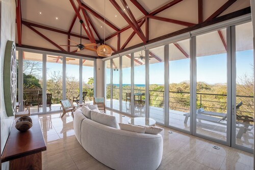 Stunning Ocean View at Kahakai House in Guiones