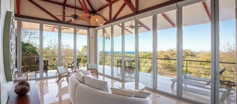 Stunning Ocean View at Kahakai House in Guiones