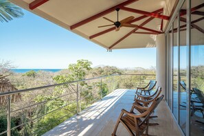 Terrace/patio - Stunning Ocean View at Kahakai House in Guiones (Nosara)