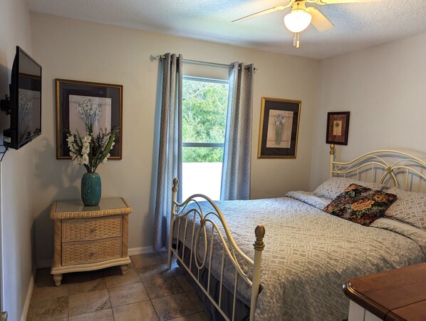 Iron/ironing board, WiFi, bed sheets