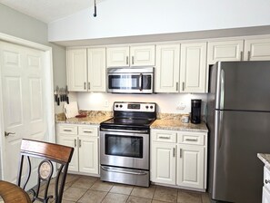 Mikroaaltouuni, uuni, liesi, astianpesukone