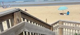 Fantastic 4-bedroom house in charming Duck, NC. Friday to Friday