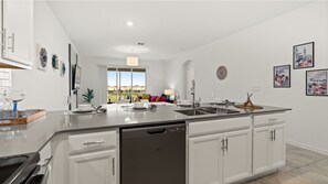 Fridge, microwave, oven, stovetop - ChampionsGate Family Escape · Pools & Lazy River (Davenport)
