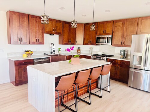 Private Island Basecamp • Lanai, BBQ & Beach Gear