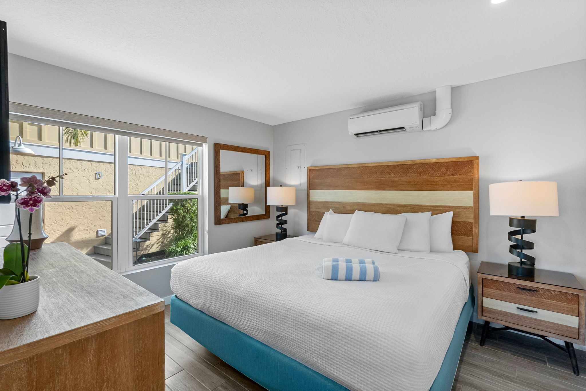 Iron/ironing board, internet, bed sheets