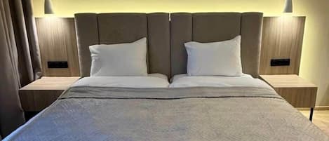 1 bedroom, in-room safe, WiFi, bed sheets