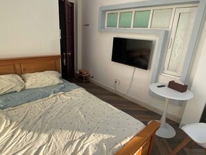 Iron/ironing board, Internet, bed sheets