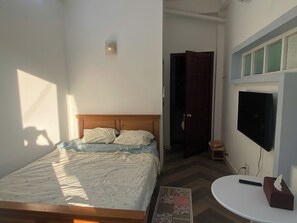 Iron/ironing board, Internet, bed sheets