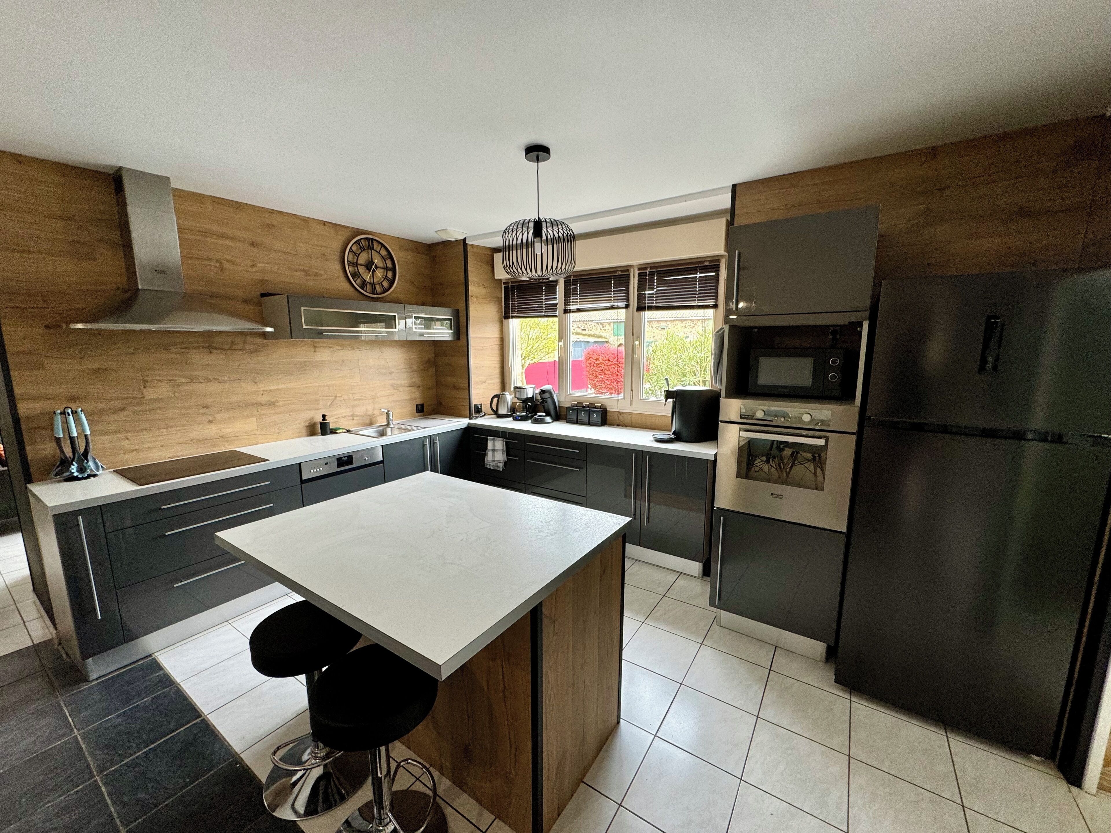 Micro-ondes, four, plaque de cuisson, lave-vaisselle