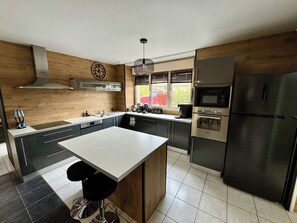 Micro-ondes, four, plaque de cuisson, lave-vaisselle