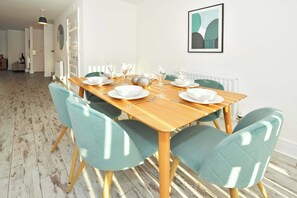 Dining - 3BDR Ivory House with Canal Views in Hanley (Stoke-on-Trent)