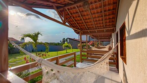 Nhà gỗ tiện nghi đơn giản, lanai | Hiên
