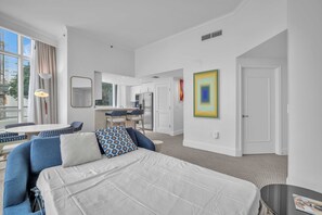 1 soverom, safe på rommet, strykejern/-brett og wi-fi (inkludert)