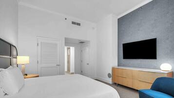 1 bedroom, in-room safe, iron/ironing board, free WiFi