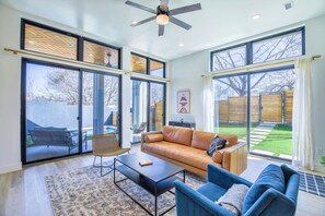 Smart TV - Modern New Oasis w/ Private Pool & Fenced Yard (Austin)
