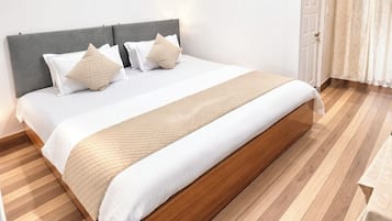 Quarto casal conforto | Escrivaninha, Wi-Fi de cortesia