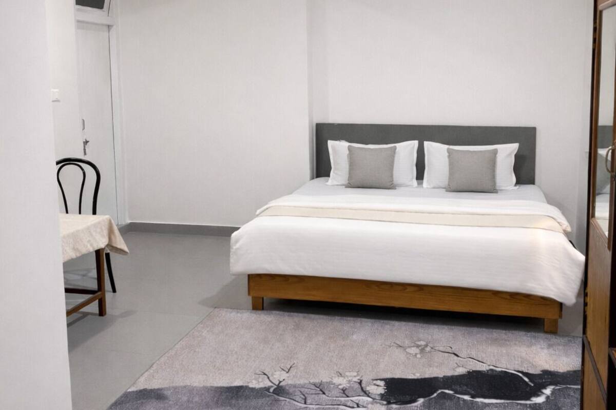 Premium Suite, Mountain View | Desk, free WiFi