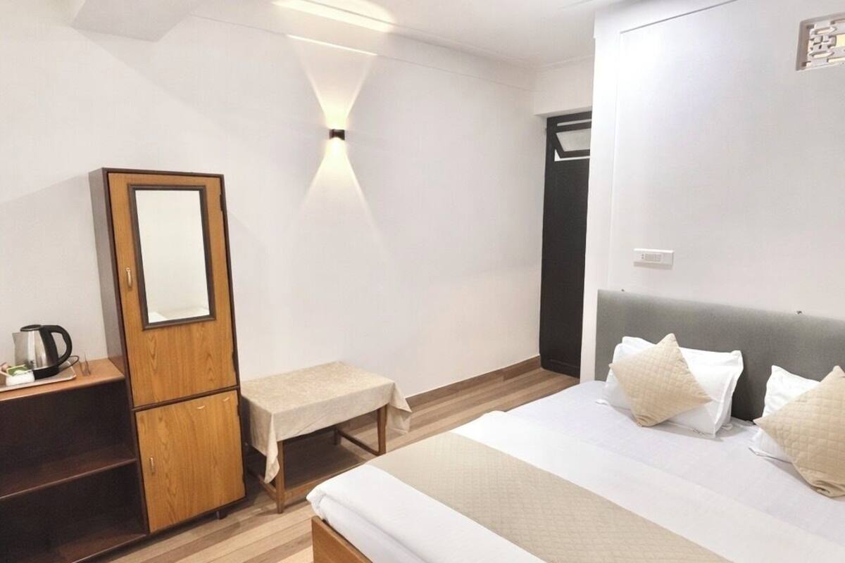 Superior Double Room, Mountain View | Desk, free WiFi