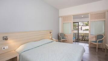 Family Room, Balcony, Mountain View | In-room safe, blackout drapes, free WiFi